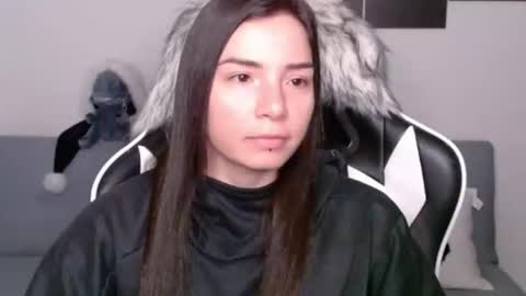 Snapshot of wolfs_daughter chatting on 01.05.25 Alex online show from 01.05.25