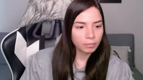 Snapshot of wolfs_daughter chatting on 01.05.25 Alex online show from 01.05.25