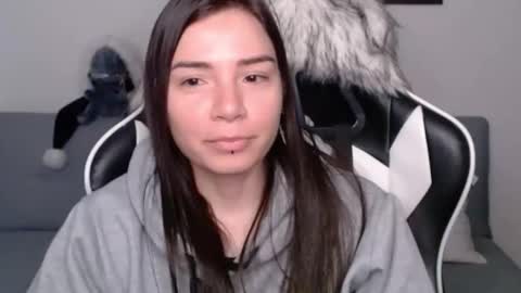 Snapshot of wolfs_daughter chatting on 01.05.25 Alex online show from 01.05.25