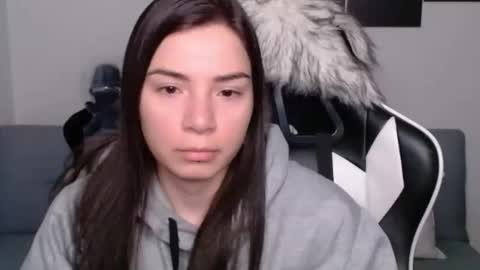 Snapshot of wolfs_daughter chatting on 01.06.25 Alex online show from 01.06.25