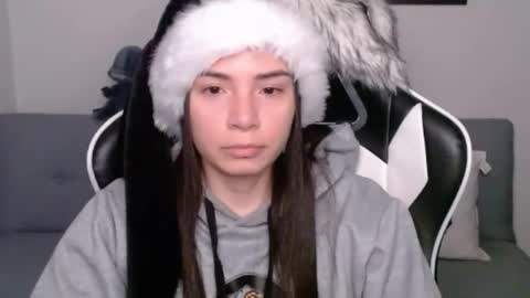 Snapshot of wolfs_daughter chatting on 01.07.25 Alex online show from 01.07.25