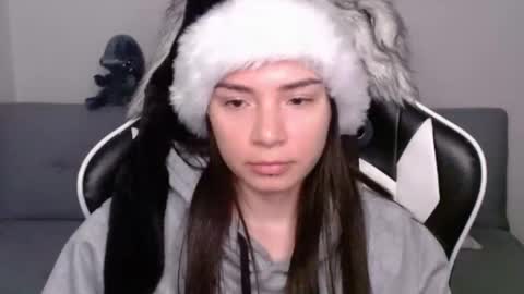 Snapshot of wolfs_daughter chatting on 01.08.25 Alex online show from 01.08.25