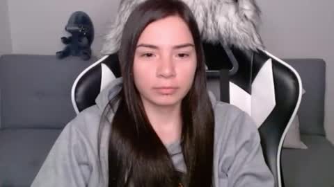 Snapshot of wolfs_daughter chatting on 01.09.25 Alex online show from 01.09.25