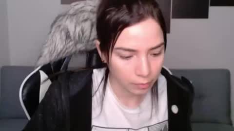 Snapshot of wolfs_daughter chatting on 01.13.25 Alex online show from 01.13.25