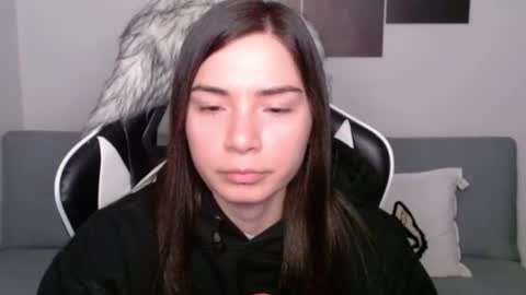 Snapshot of wolfs_daughter chatting on 01.14.25 Alex online show from 01.14.25