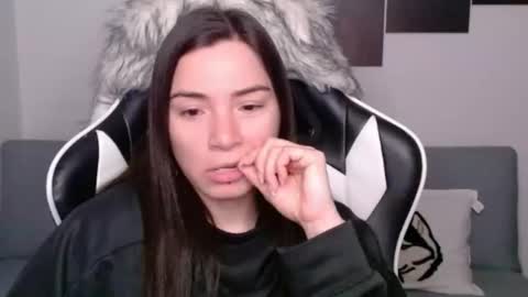 Snapshot of wolfs_daughter chatting on 01.17.25 Alex online show from 01.17.25