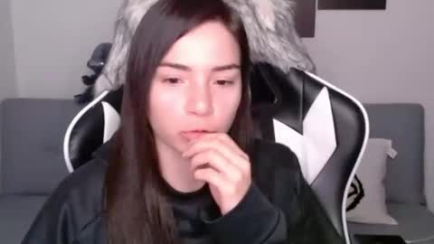 Snapshot of wolfs_daughter chatting on 01.18.25 Alex online show from 01.18.25