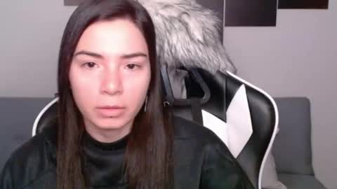 Snapshot of wolfs_daughter chatting on 01.19.25 Alex online show from 01.19.25