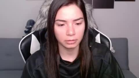 Snapshot of wolfs_daughter chatting on 01.19.25 Alex online show from 01.19.25