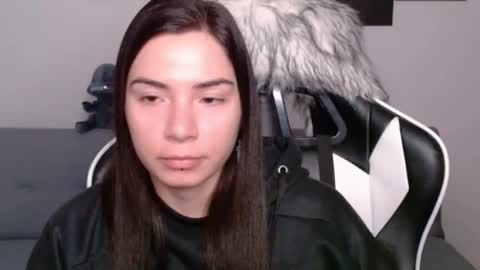 Snapshot of wolfs_daughter chatting on 01.20.25 Alex online show from 01.20.25