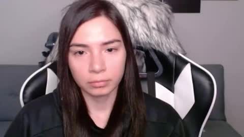 Snapshot of wolfs_daughter chatting on 01.21.25 Alex online show from 01.21.25