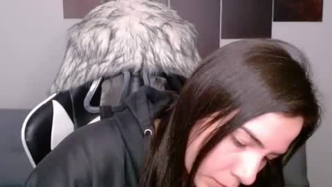 Snapshot of wolfs_daughter chatting on 01.22.25 Alex online show from 01.22.25