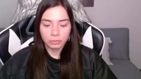 Snapshot of wolfs_daughter chatting on 01.25.25 Alex online show from 01.25.25