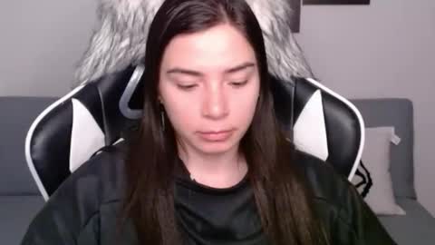 Snapshot of wolfs_daughter chatting on 01.27.25 Alex online show from 01.27.25