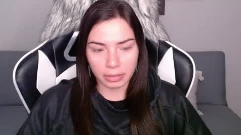 Snapshot of wolfs_daughter chatting on 01.29.25 Alex online show from 01.29.25