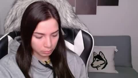 Snapshot of wolfs_daughter chatting on 01.31.25 Alex online show from 01.31.25
