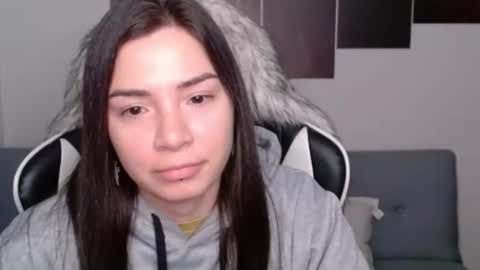 Snapshot of wolfs_daughter chatting on 02.01.25 Alex online show from 02.01.25