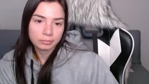 Snapshot of wolfs_daughter chatting on 02.05.25 Alex online show from 02.05.25