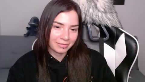 Snapshot of wolfs_daughter chatting on 02.06.25 Alex online show from 02.06.25