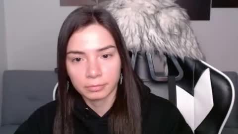 Snapshot of wolfs_daughter chatting on 02.12.25 Alex online show from 02.12.25