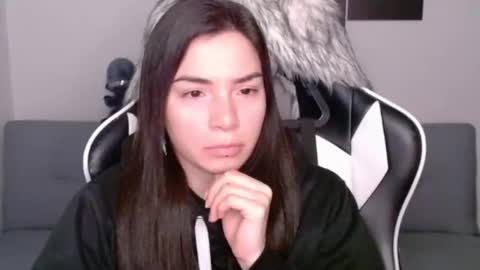 Snapshot of wolfs_daughter chatting on 02.14.25 Alex online show from 02.14.25