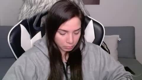 Snapshot of wolfs_daughter chatting on 02.20.25 Alex online show from 02.20.25