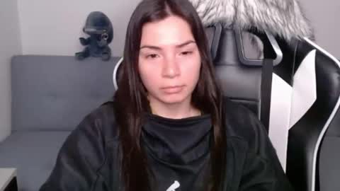 Snapshot of wolfs_daughter chatting on 02.27.25 Alex online show from 02.27.25