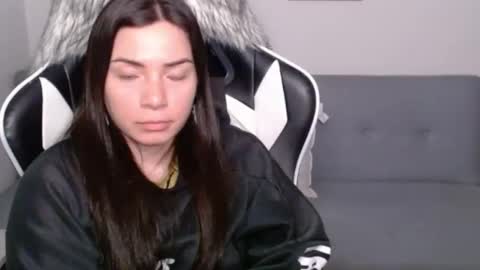 Snapshot of wolfs_daughter chatting on 02.28.25 Alex online show from 02.28.25