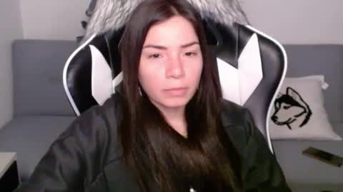 Snapshot of wolfs_daughter chatting on 03.01.25 Alex online show from 03.01.25