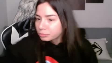 Snapshot of wolfs_daughter chatting on 03.04.25 Alex online show from 03.04.25