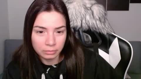 Snapshot of wolfs_daughter chatting on 03.07.25 Alex online show from 03.07.25