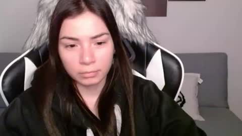 Snapshot of wolfs_daughter chatting on 03.09.25 Alex online show from 03.09.25
