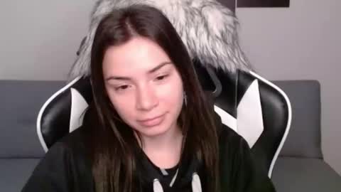 Snapshot of wolfs_daughter chatting on 03.09.25 Alex online show from 03.09.25