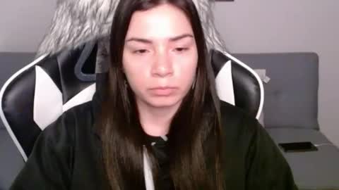Snapshot of wolfs_daughter chatting on 03.10.25 Alex online show from 03.10.25