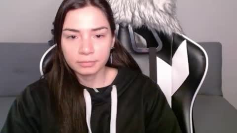 Snapshot of wolfs_daughter chatting on 03.11.25 Alex online show from 03.11.25