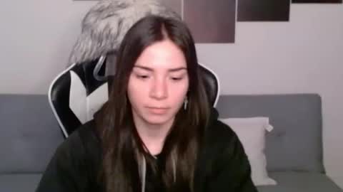 Snapshot of wolfs_daughter chatting on 03.12.25 Alex online show from 03.12.25