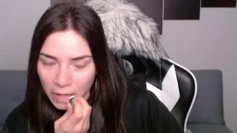 Snapshot of wolfs_daughter chatting on 03.12.25 Alex online show from 03.12.25