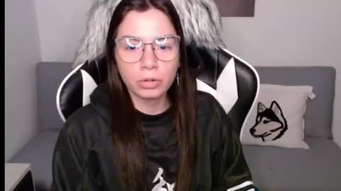 Snapshot of wolfs_daughter chatting on 09.09.25 Alex online show from 09.09.25