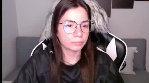 Snapshot of wolfs_daughter chatting on 09.10.25 Alex online show from 09.10.25