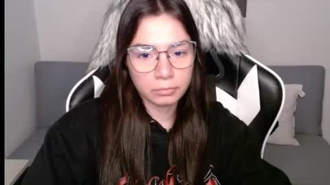 Snapshot of wolfs_daughter chatting on 09.11.25 Alex online show from 09.11.25