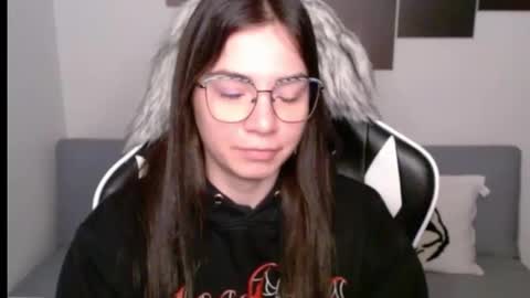 Snapshot of wolfs_daughter chatting on 09.13.25 Alex online show from 09.13.25