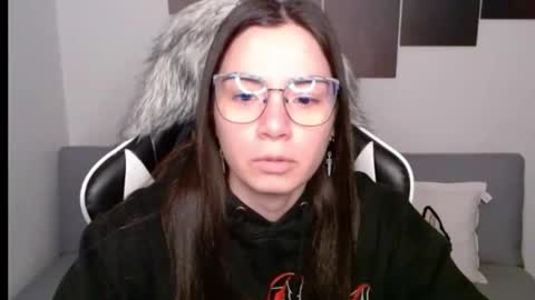 Snapshot of wolfs_daughter chatting on 09.14.25 Alex online show from 09.14.25