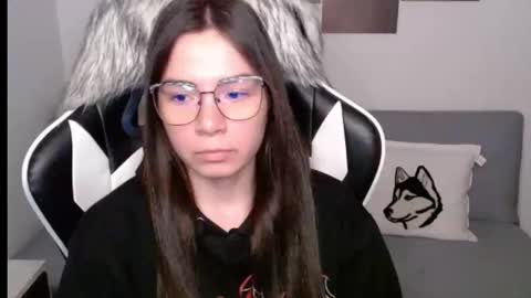 Snapshot of wolfs_daughter chatting on 09.16.25 Alex online show from 09.16.25