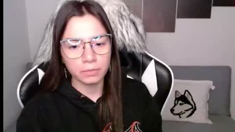 Snapshot of wolfs_daughter chatting on 09.17.25 Alex online show from 09.17.25