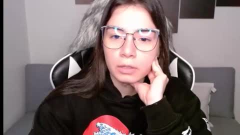 Snapshot of wolfs_daughter chatting on 09.21.25 Alex online show from 09.21.25