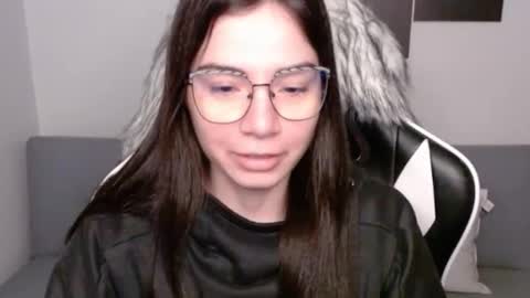 Snapshot of wolfs_daughter chatting on 09.25.25 Alex online show from 09.25.25