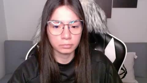 Snapshot of wolfs_daughter chatting on 09.27.25 Alex online show from 09.27.25