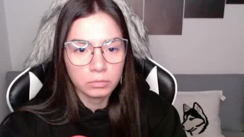 Snapshot of wolfs_daughter chatting on 10.04.25 Alex online show from 10.04.25