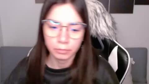 Snapshot of wolfs_daughter chatting on 10.10.25 Alex online show from 10.10.25