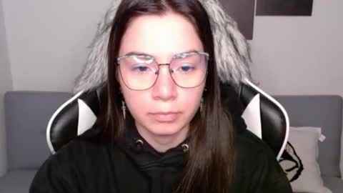 Snapshot of wolfs_daughter chatting on 10.27.25 Alex online show from 10.27.25